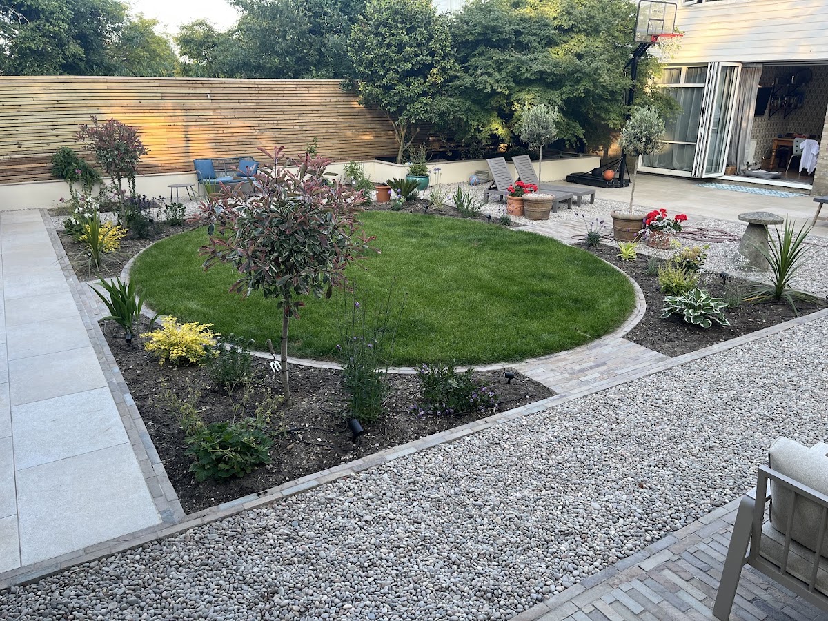 A completed Greenwave garden with circular lawn, gravel and a porcelain terrace